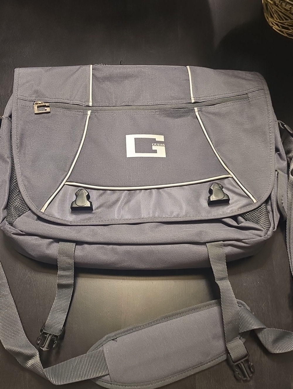 Guess Gray Messenger Bag /laptop Bag
